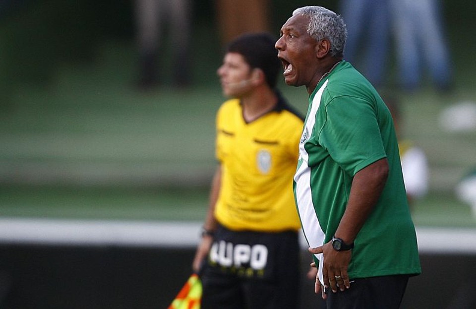 Zé Carlos tem priorizado o ajuste da defesa no Coritiba | Jonathan Campos / Gazeta do Povo