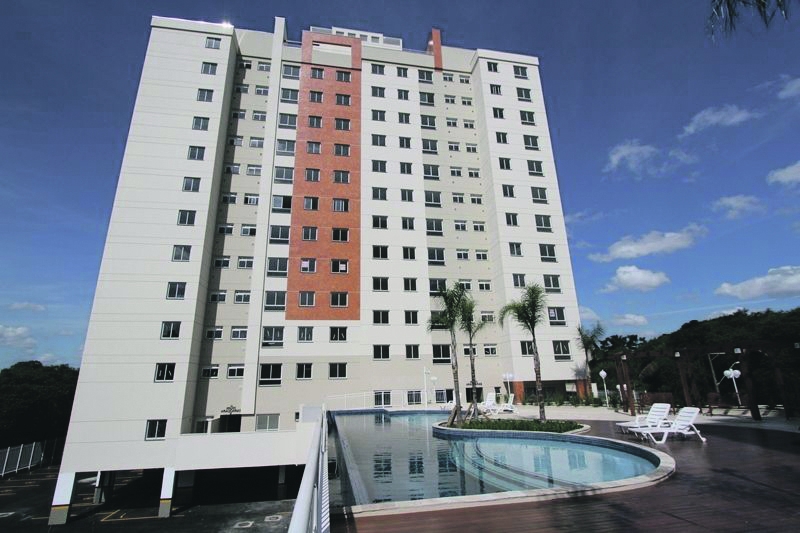 Uso da piscina varia de acordo com o regimento interno do condomínio: vale o bom senso para evitar problemas no verão | Flávia Lion/Divulgação