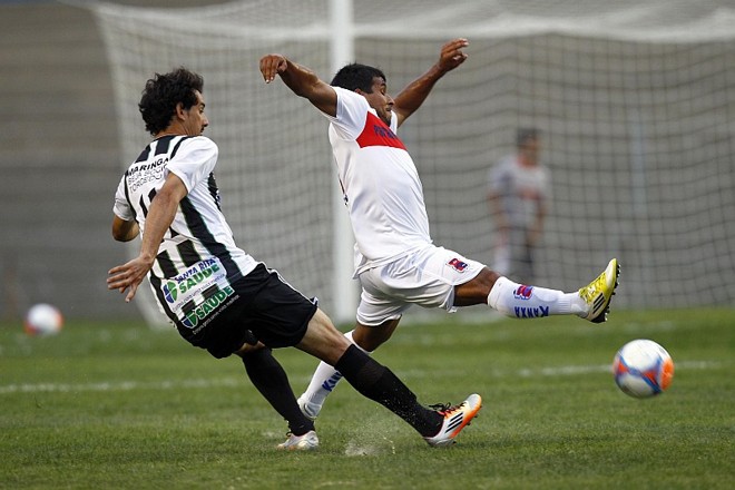 Gabriel Barcos finaliza sob cuidados de Paulinho Oliveira |