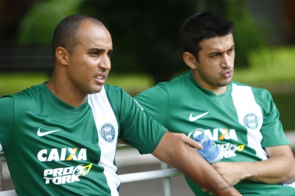 Deivid e Robinho devem terminar nos próximos dias o trabalho de reforço muscular em Foz e voltarem ao treino normal no Coritiba | Felipe Rosa / Tribuna do Paraná