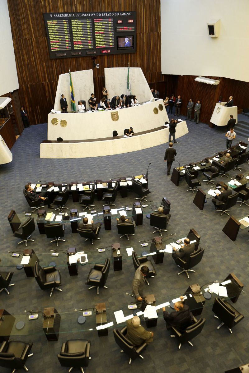 Plenário da Assembleia: disquetes sem uso ocupam espaço | Marcelo Andrade/ Gazeta do Povo