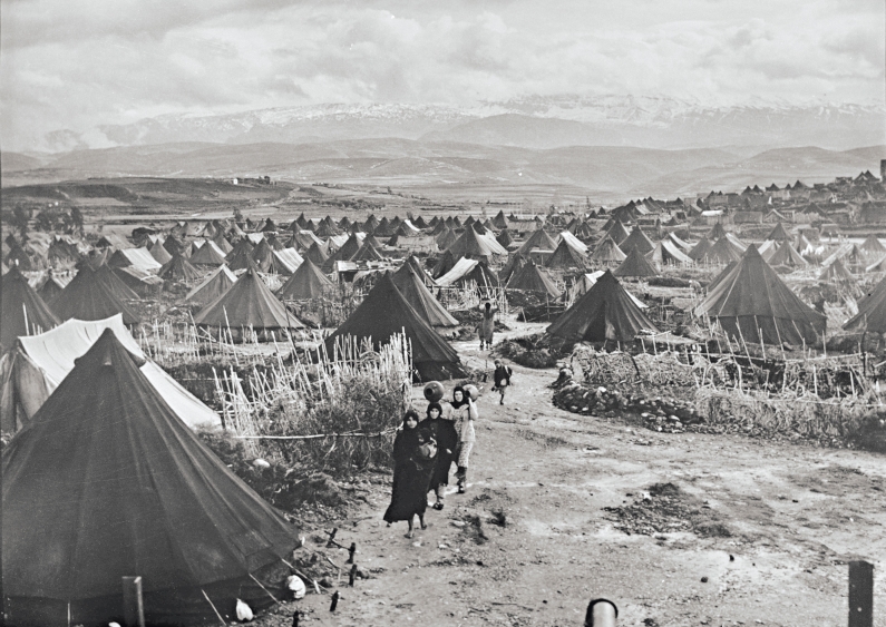 Arquivo digital com imagens históricas dos palestinos está sendo preservado, inclusive a de um campo de refugiados | S. Ma dver/Agência das Na ções Unidas de Assistência aos Refugiados