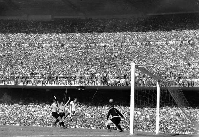 Final da Copa de 1950, na qual o Brasil perdeu para o Uruguai por 2 a 1 |