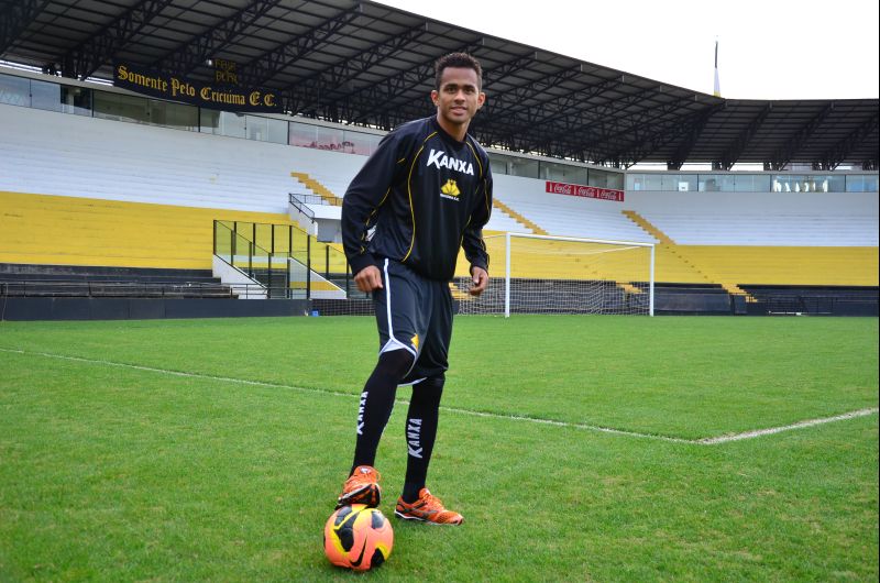 Sueliton, ex-Criciúma, assinou contrato com o Atlético | Lucas Colombo / A Tribuna