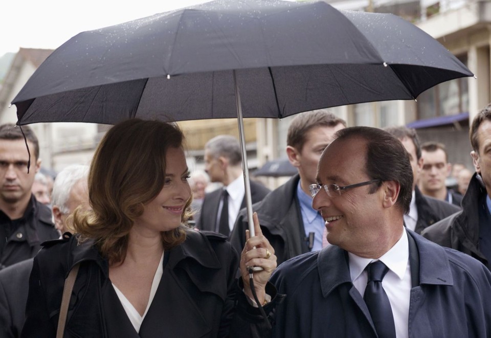Foto do presidente da França, François Hollande, com a primeira-dama, Valérie Trierweiler, tirada em 9 de janeiro deste ano | REUTERS/Bertrand Langlois