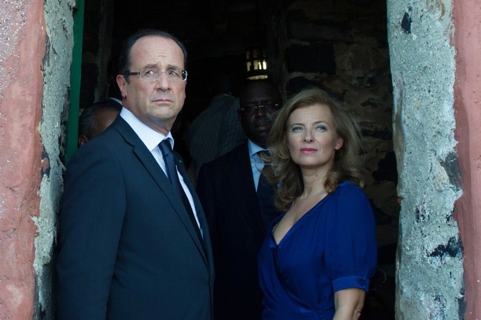 Hollande e Trierweiler em foto de arquivo de 2012 em Dakar, no Senegal | Reuters/Bertrand Langlois/Compartilhamento/Arquivo