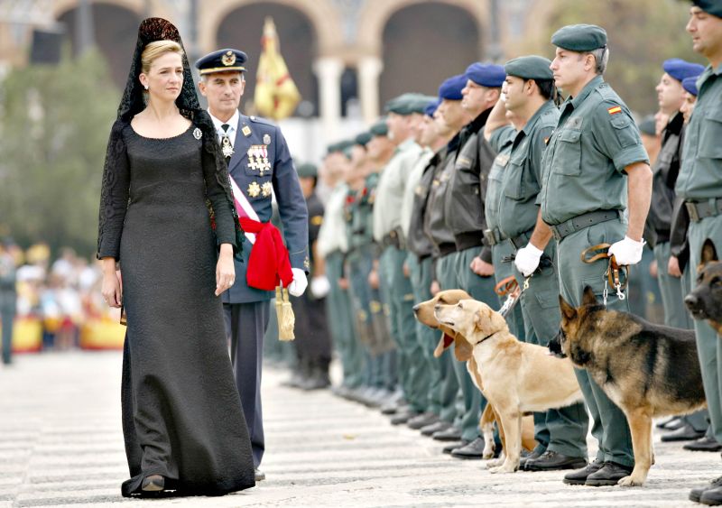 Infanta Cristina durante inspeção da tropa espanhola: filha do rei Juan Carlos vai prestar depoimento em março | Marcelo del Pozo/Reuters
