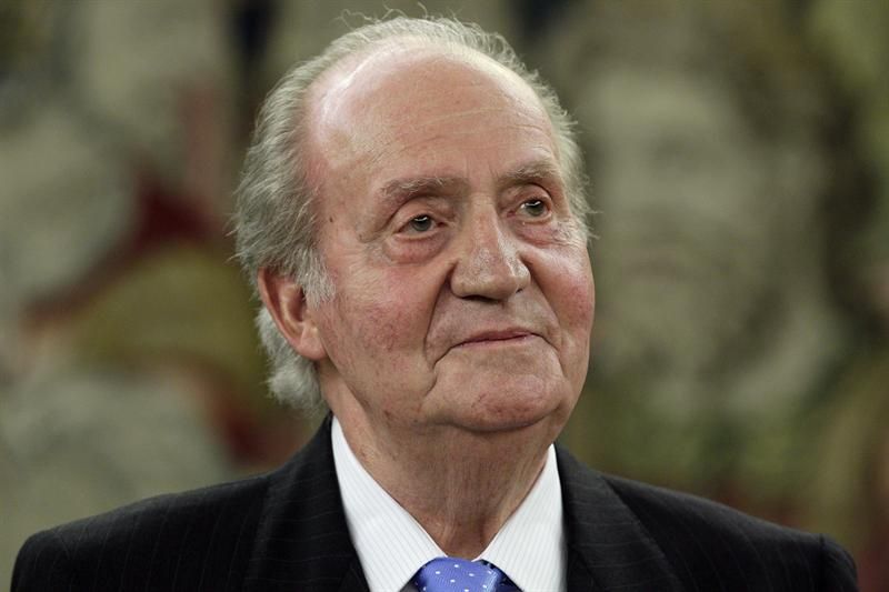 No dia em que o Rei da Espanha Juan Carlos completa 76 anos, pesquisa mostra que quase dois terços dos espanhóis querem que o ele abdique | EFE
