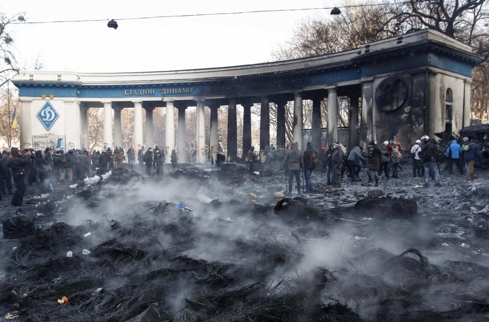 Cenário de "pós-guerra" Centro de Kiev após os confrontos entre manifestantes e a polícia | Reuters/David Mdzinarishvili
