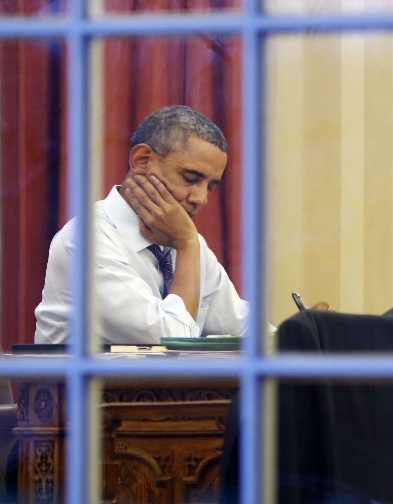 Canhoto: Obama escreve discurso no Salão Oval da Casa Branca | Larry Downing/Reuters