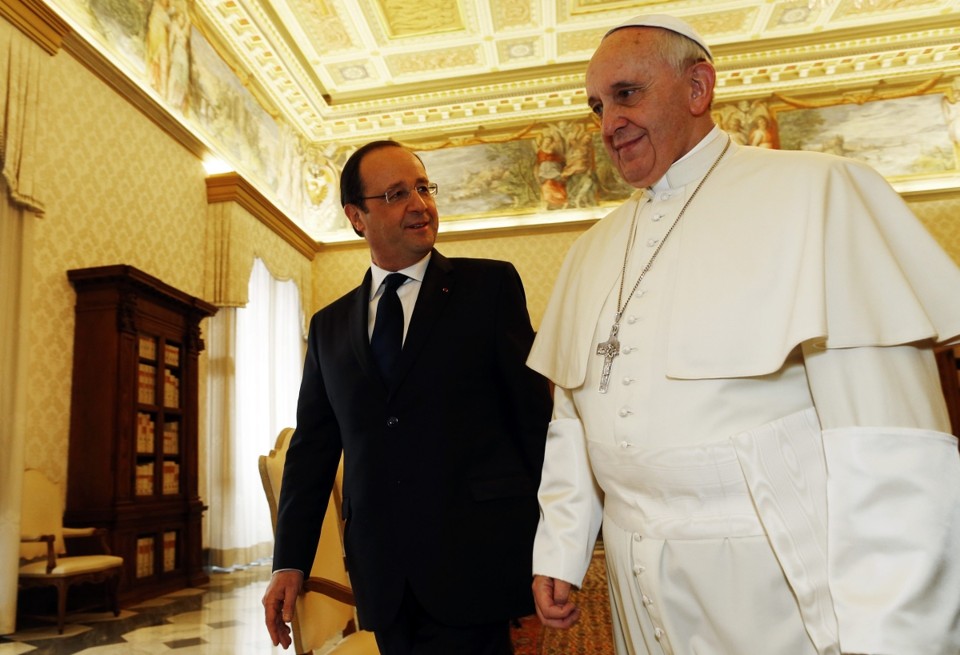 Francisco e Hollande se encontraram nesta sexta-feira (24) no Vaticano | Reuters/Alessandro Bianchi