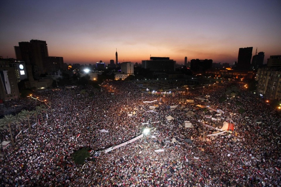 Na Praça Tahrir, manifestantes realizam protesto contra o ex-presidente Mohammed Mursi e em favor dos militares que o tiraram do poder | Mohamed Abd El Ghany/Reuters