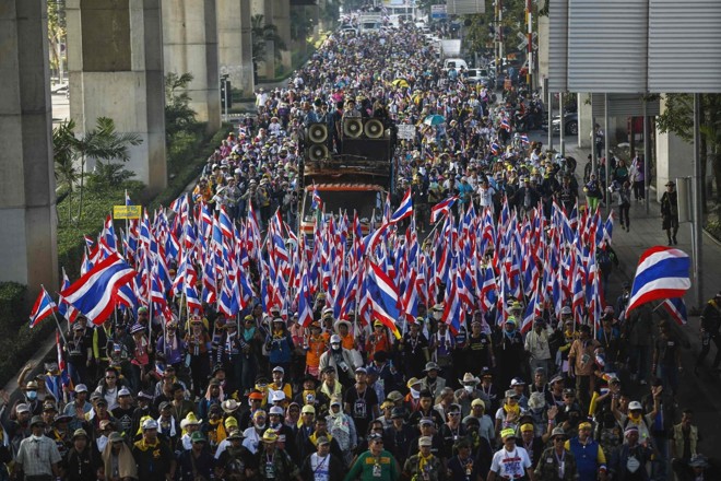 Protesto tomou as ruas da capital Bangcoc nesta sexta-feira (17) | Reuters/Athit Perawongmetha