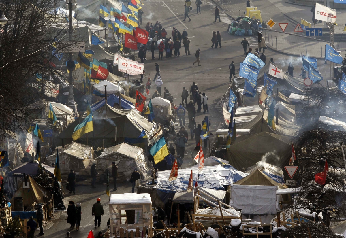 Barracas de manifestantes antigoverno são vistas na praça da Independência, em Kiev | Reuters/Vasily Fedosenko