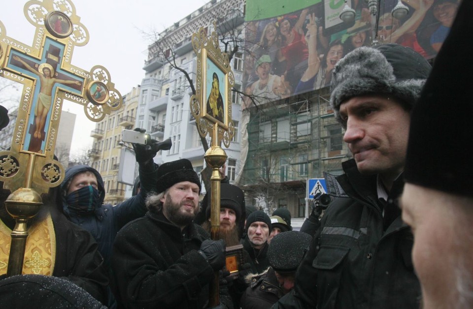 O líder da oposição Vitali Klitschko: "O centro da cidade de Kiev está queimando há dois dias" | REUTERS/Gleb Garanich