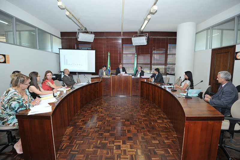 Comissão se reuniu nesta terça pela manhã e decidiu pedir explicações ao governo. Vetos deixariam projeto sem sentido ao dar benefícios a instituições privadas | Sandro Nascimento/Alep