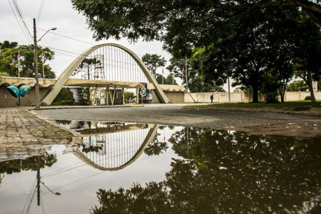 Portão principal do Jockey Club do Paraná: nenhuma palavras sobre as novas denúncias |