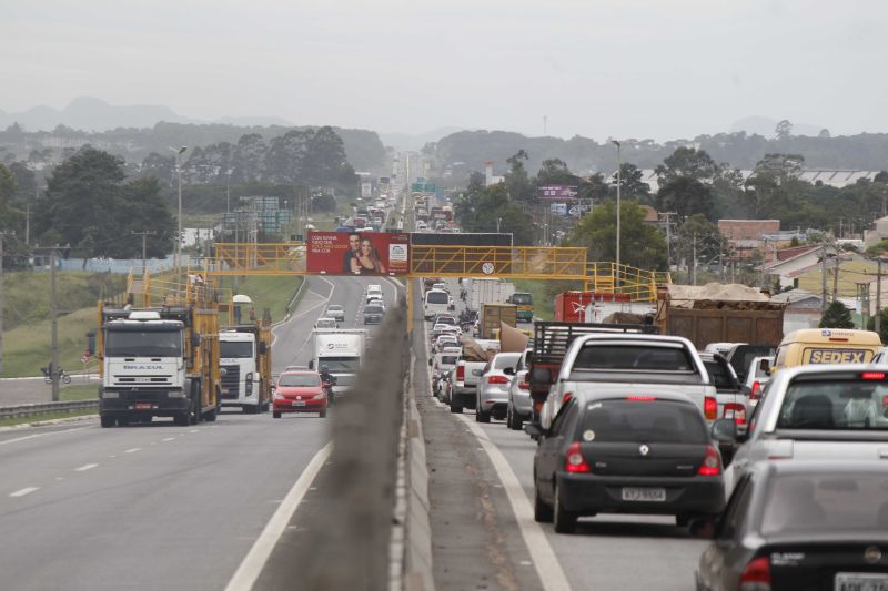 Movimento na BR-277 no trecho próximo ao trevo de São José | Daniel Castellano/Agência de Notícias Gazeta do Povo