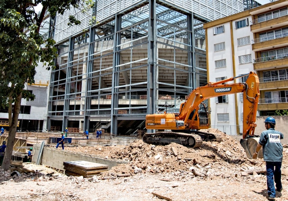 Governo do estado prepara proposta para aliviar caixa e garantir Copa Arena da Baixada em obras: prazo para confirmar Curitiba como sede da Copa vence na próxima terça-feira | Brunno Covello/ Gazeta do Povo
