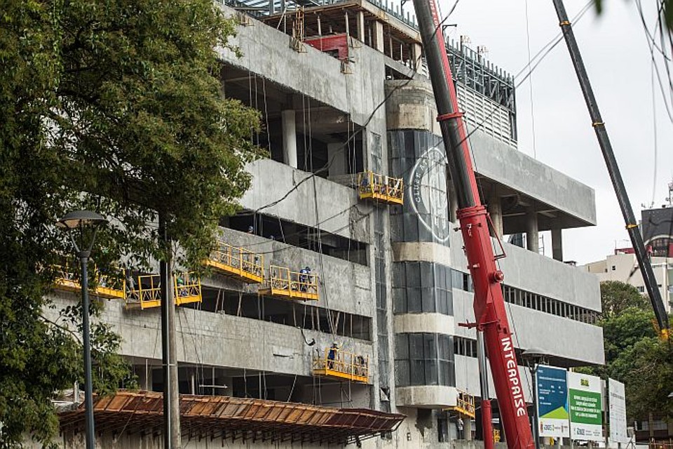 Fachada da Arena da Baixada no dia decisivo da vistoria da Fifa | Brunno Covello / Gazeta do Povo