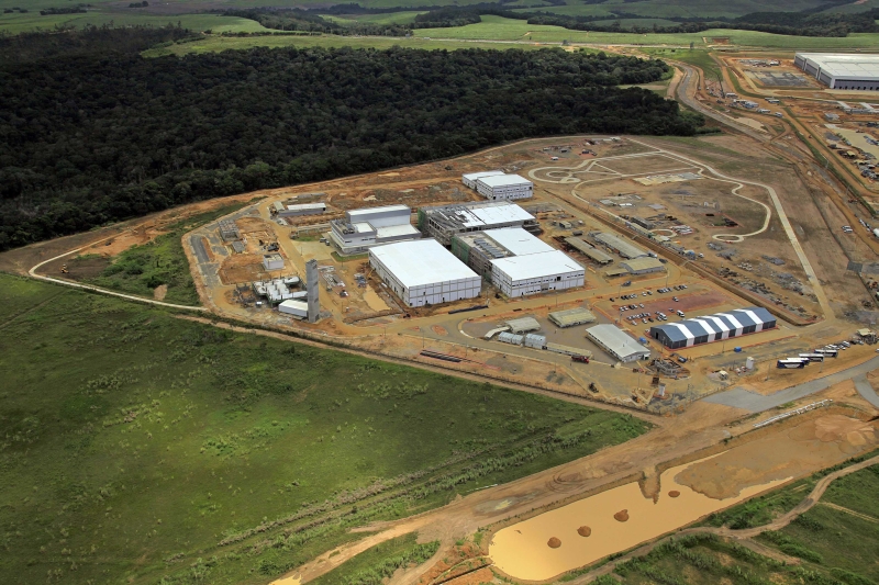 Fábrica da Hemobrás, em construção em Pernambuco: revenda de hemoderivados importados rendeu R$ 145,5 milhões em 2013, a maior receita entre as startups estatais | Divulgação