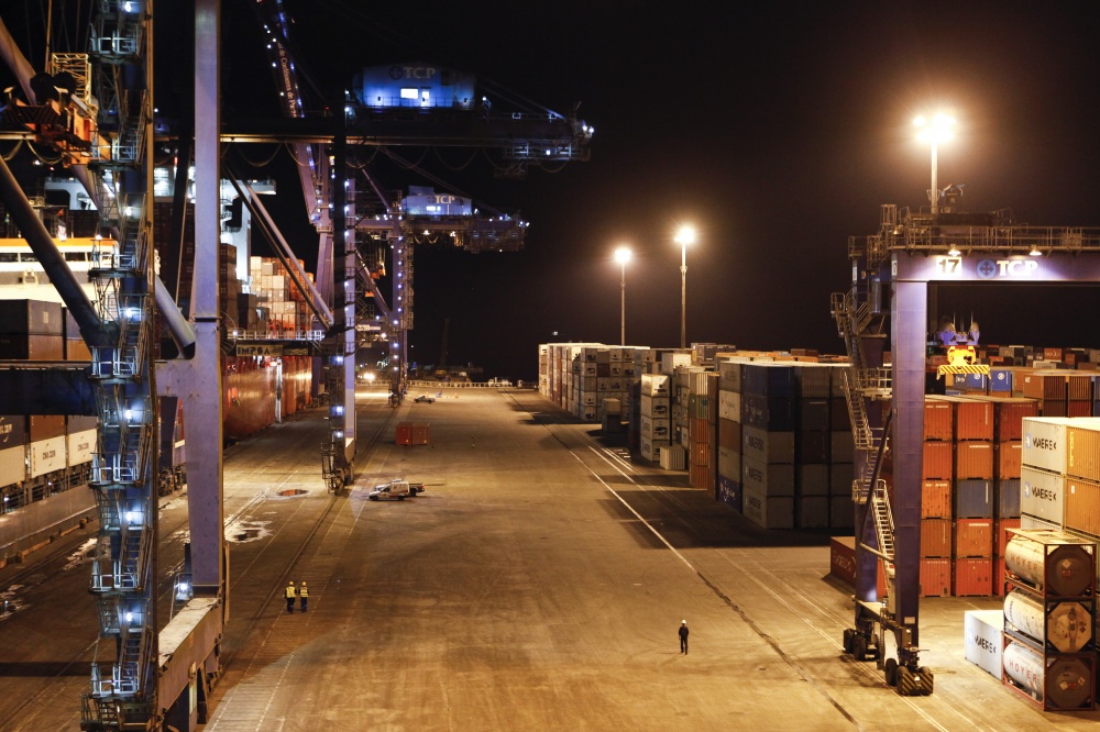 Carregamento pode ser feito dia e noite no Porto de Paranaguá. | Foto: Andre Rodrigues/gazeta Do Povo