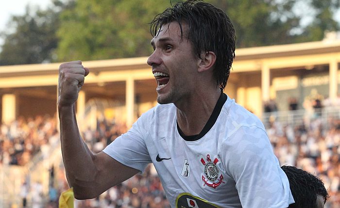 Junto com o coxa-branca Alex, Paulo André foi é o principal líder do movimento Bom Senso FC e está de despedida para o futebol chinês | Anderson Gores / Folhapress