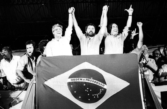 Aliança de esquerda: no 2º turno de 1989, o tucano Mário Covas apoiou Lula, que também recebeu a adesão de Leonel Brizola |