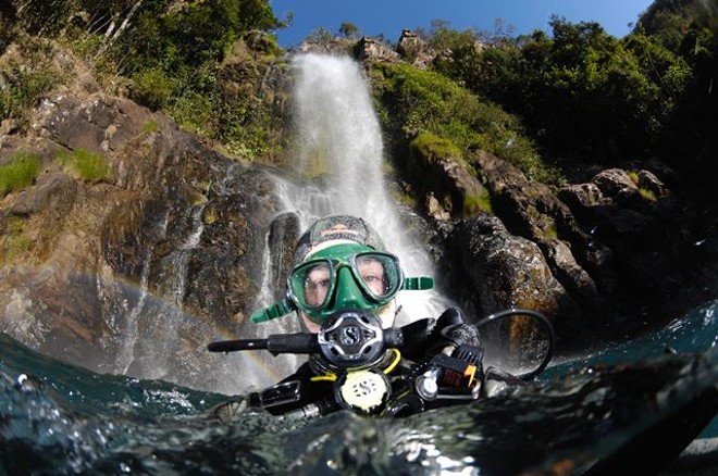O fotógrafo Marcelo Krause preparado para iniciar fotografias embaixo d´água |
