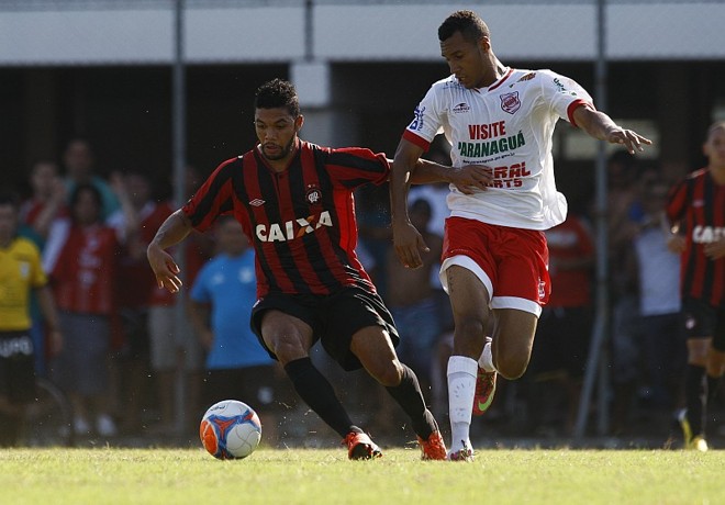 O meia Otávio foi titular mais uma vez do Atlético em Paranaguá | 
