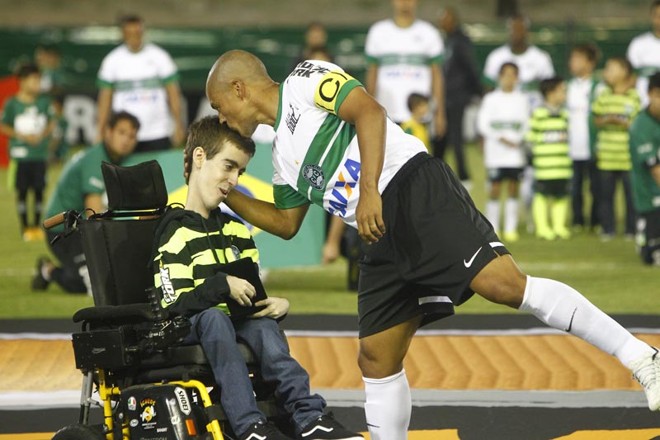 Antes da milésima partida da carreira, Alex foi homenageado pela torcida |