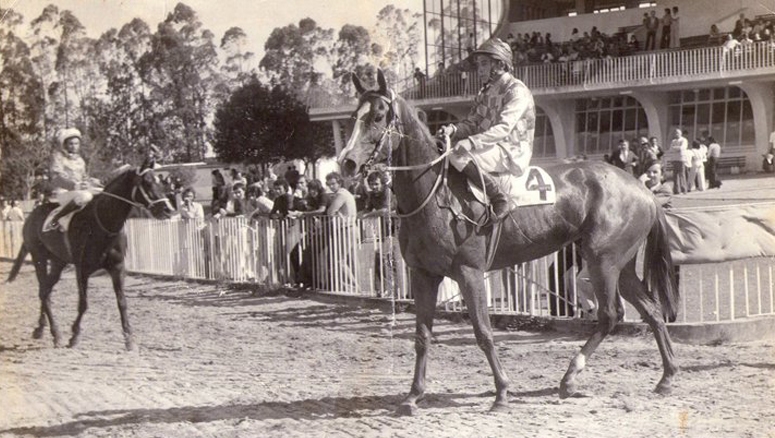 Turfe na veia: Ivo Nogueira monta a égua Caprice no Tarumã | Acervo/ Família Nogueira