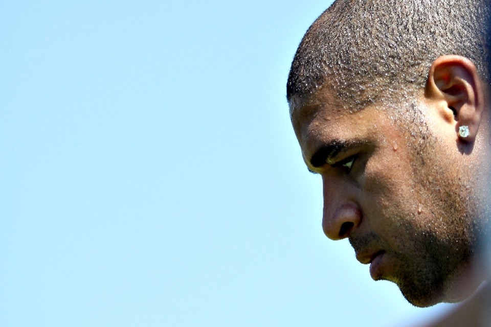 Adriano, fora de ação desde março de 2012, acertou ontem os últimos detalhes para o retorno ao futebol vestindo a camisa rubro-negra | Léo Barrilari/ Frame/ Folhapress