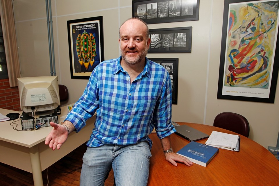 O professor Tomas Sparano Martins visitou universidades estrangeiras para saber como é o estudo do cooperativismo no exterior. | Antônio More / Gazeta do Povo