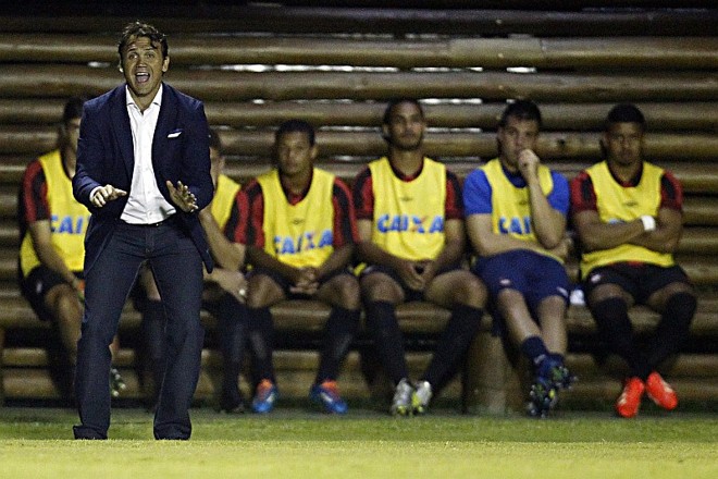 O técnico Petkovic segue com apenas uma vitória no comando do sub-23 do Atlético |