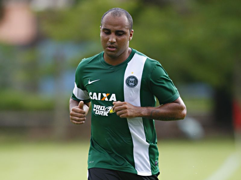 Deivid deve formar a dupla de ataque coxa-branca com Roni na partida de sexta-feira contra o Rio Branco | Felipe Rosa / Tribuna do Paraná