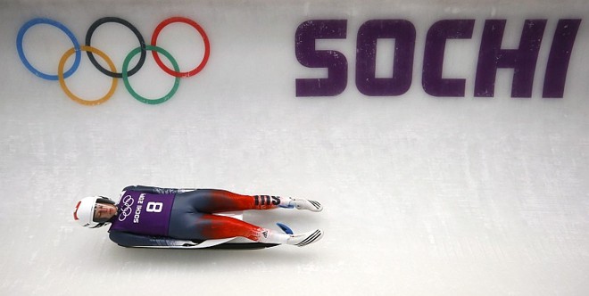 A suíça Martina Kocher treina na pista do luge. Percurso é o mesmo de modalidades como bobslead e skeleton |