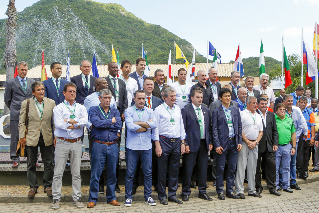 Vinte e quatro treinadores e oito dirigentes das seleções da Copa do Mundo participam do Congresso Técnico, em Florianópolis. | Hugo Harada/ Gazeta do Povo
