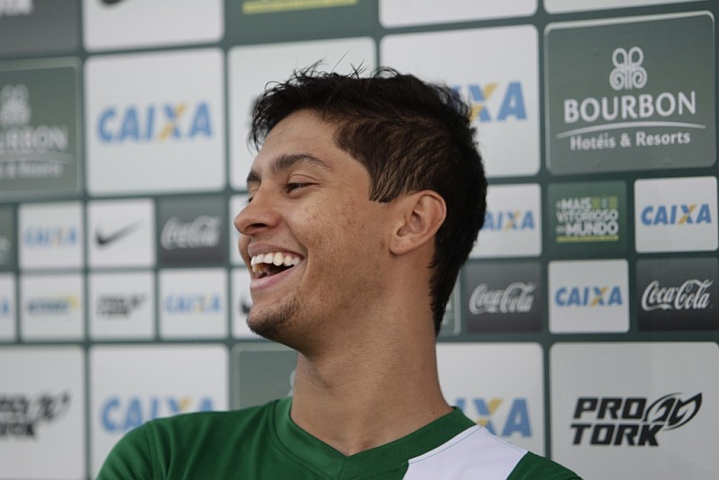Diogo Sodré volta ao futebol brasileiro após 3 anos no Catar. No Coritiba, o meia reencontra Júnior Urso, com quem jogou na base do Santo André | Daniel Castellano / Gazeta do Povo