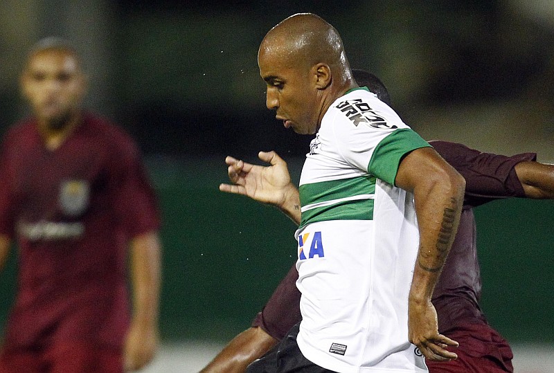 Deivid em ação contra o J. Malucelli: atacante foi dúvida para a partida | Albari Rosa / Gazeta do Povo