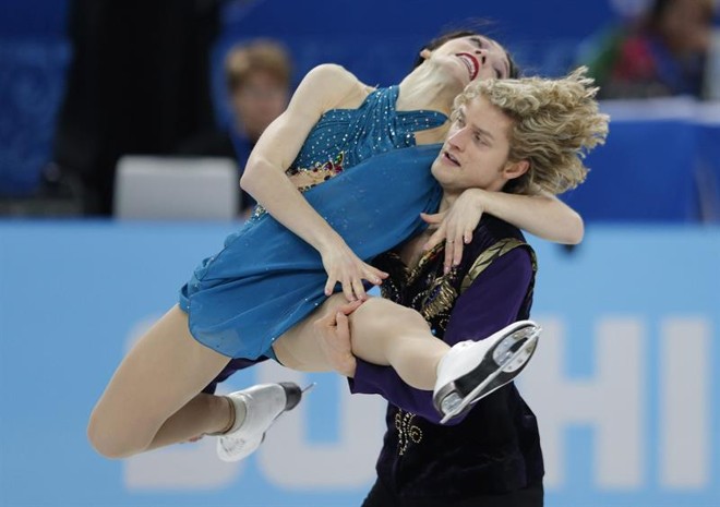 Americanos Meryl Davis e Charlie White na prova de patinação artística |