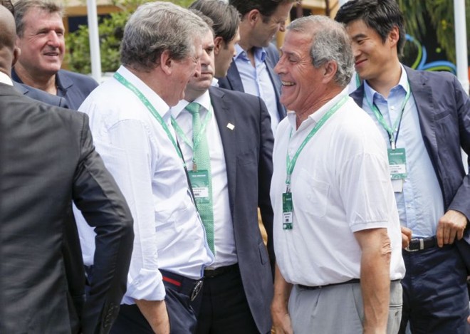 Técnicos Roy Hodgson, da Inglaterra, e Oscar Tabárez, do Uruguai, se encontram em Florianópolis |