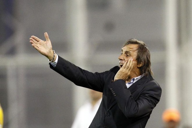 O técnico Miguel Ángel Portugal durante a derrota do Atlético para o Vélez |