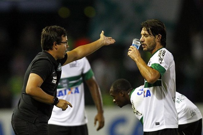 Técnico Dado Cavalcanti orienta Germano na partida entre Coritiba e J.Malucelli |