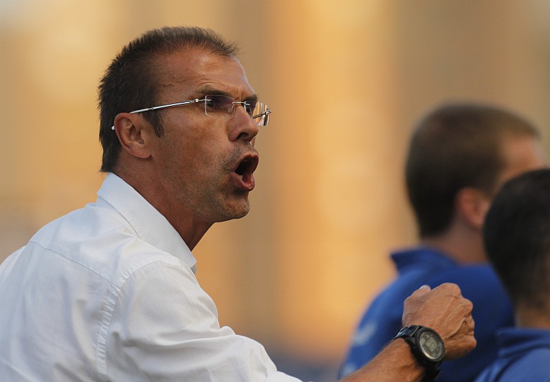 Milton Mendes cita ex-craque da seleção inglesa para afirmar ser movido pela pressão | Hugo Harada / Gazeta do Povo