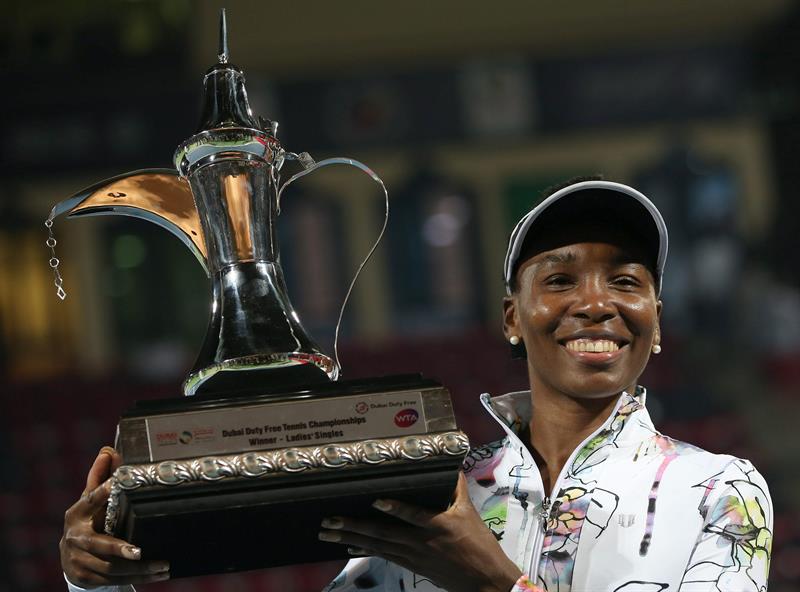 A norte-americana Venus Williams comemora o título nos emirados Árabes | EFE/EPA/ALI HAIDER