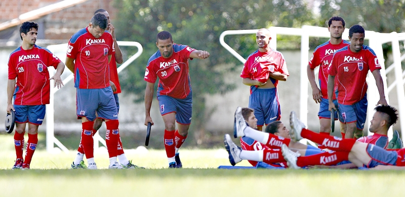 Tricolores treinam na Vila Olímpica: condição do gramado agradou aos jogadores | Jonathan Campos/Gazeta do Povo