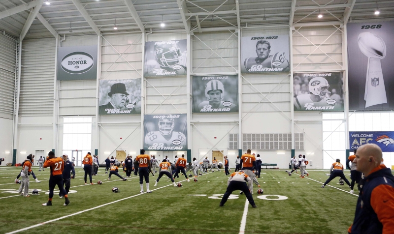 Último treino do Denver Broncos antes da decisão desta noite: otimismo | Ray Stubblebine/Reuters