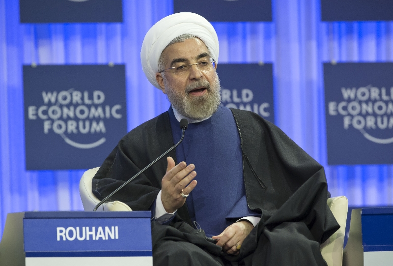 Hassan Rouhani foi eleito com o apoio de líderes religiosos e militares para tentar dar um fim às debilitantes sanções internacionais | Michel Euler/Associated Press