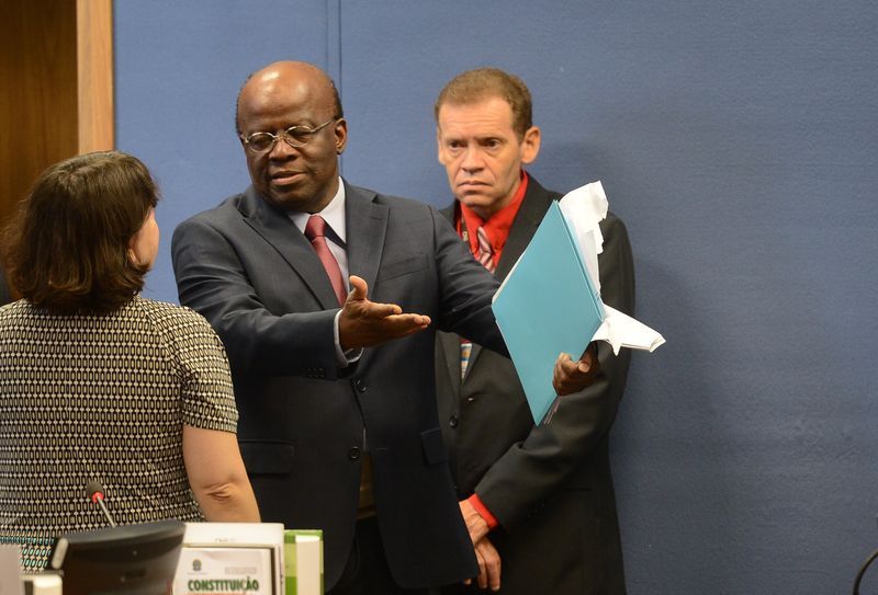 O presidente do STF, Joaquim Barbosa, suspendeu a decisão do ministro Ricardo Lewandowski, que obrigava a Vara de Execuções Penais de Brasília a analisar imediatamente o pedido feito pela defesa de José Dirceu para trabalhar fora do presídio da Papuda | Antonio Cruz / Agência Brasil